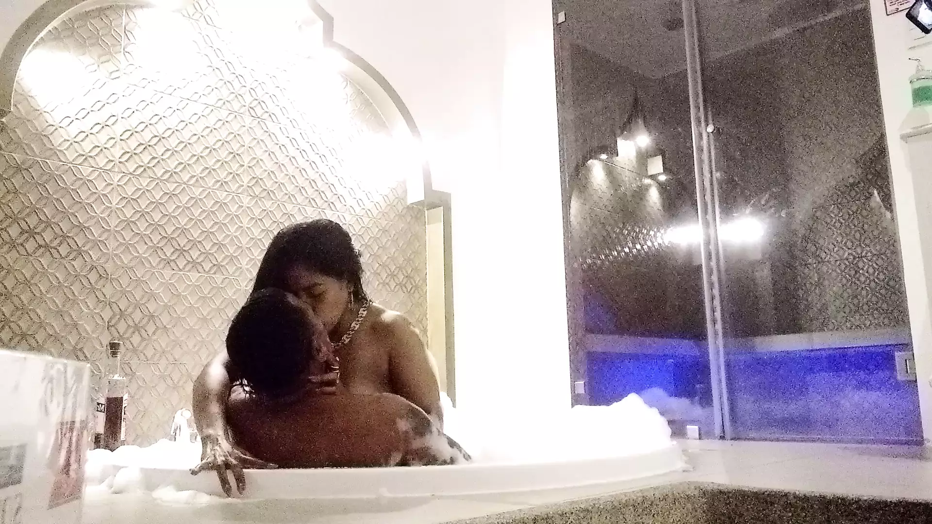 Me La Cojo Rico En El Jacuzzi Y Se Cae No Aguanta Ya Sus Piernas De