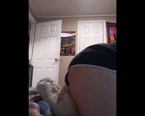 Thick girl grinding to get her pussy wet 2