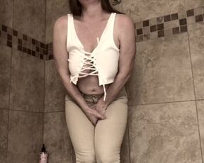 Pee Desperation in Tight Jeans - Bunnie Lebowski