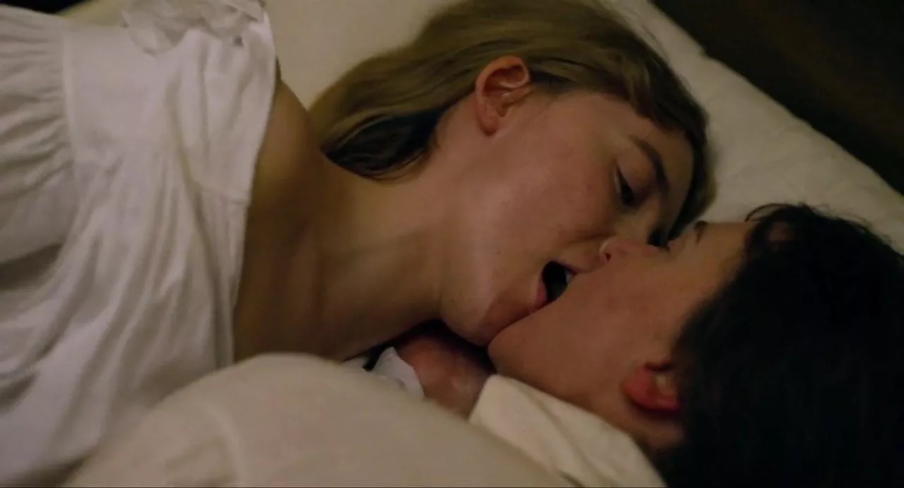 Celebrity Kate Winslet in Lesbian Sex Scene in Ammonite - AnalSee