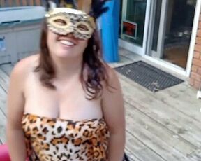 Cougar sucks cock outdoors for neighbors