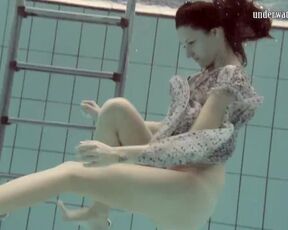 Super Tight Underwater Babe Pussy Loris Licicia