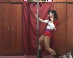 Harley Quinn Cosplayer dancing like a whore