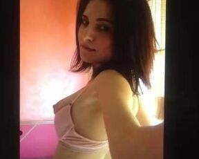 Azeri bitch showing off her body