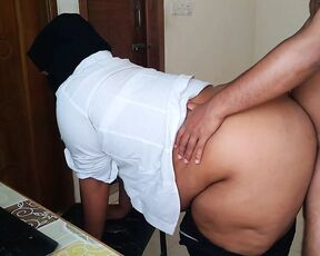 New Delhi School girl ki computer class room me mast chudai or chut me hi pani nikala (Indian 18+ sex leaked MMS Video)