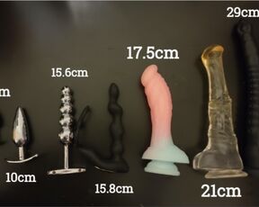 Mostrando mis plugs y dildos, ¿Con cuál debería comenzar?